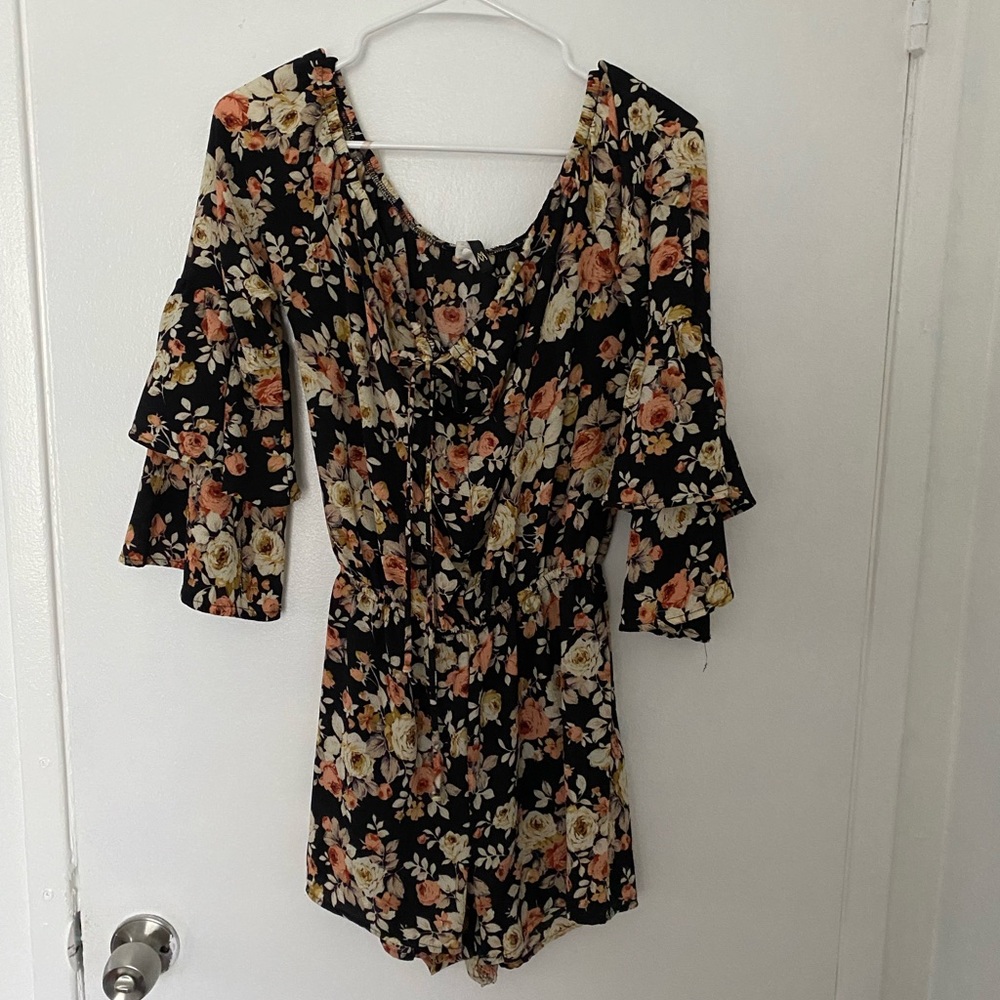 Black floral ruffle sleeve romper